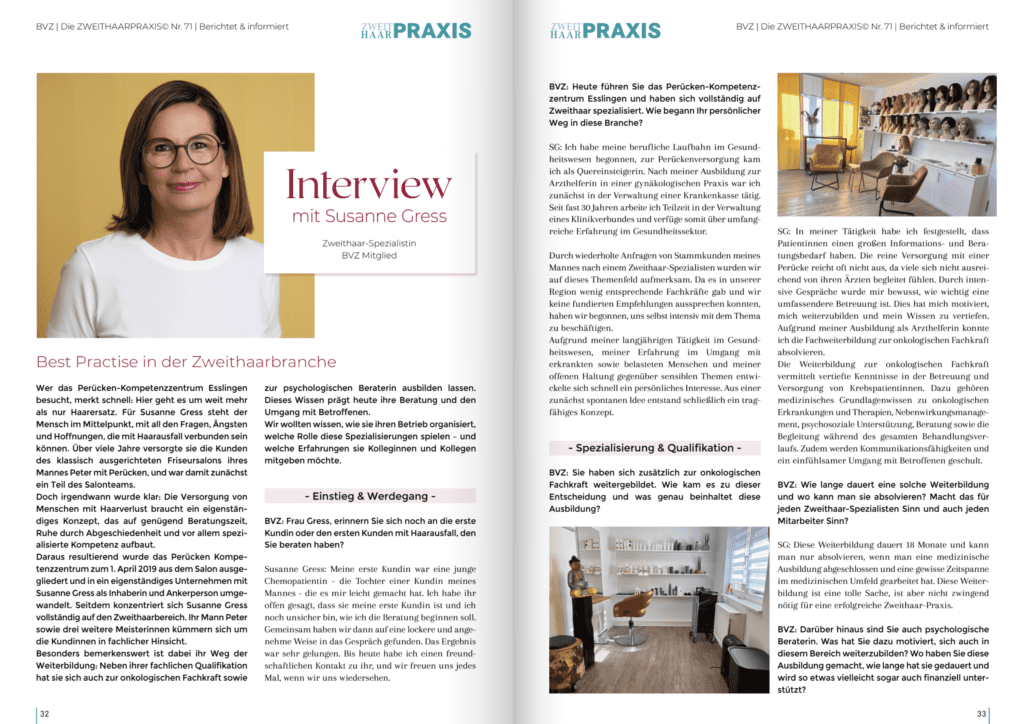Doppelseite eines gedruckten Fachmagazins mit dem Titel „ZweitHaar Praxis“. Links ein großes Porträt einer lächelnden Frau mit Brille und kurzen braunen Haaren neben dem Titel „Interview mit Susanne Gress“. Der zweispaltige Text beleuchtet Best-Practice-Beispiele und ihren Werdegang. Rechts setzt sich das Interview fort, ergänzt durch zwei kleinere Bilder, die einen modernen Friseursalon sowie Regale mit Perückenköpfen zeigen.